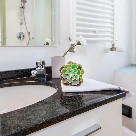 Altido Lovely Mansard Apartment